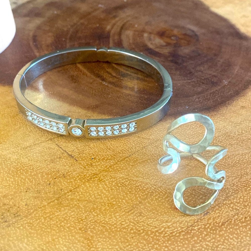 VINTAGE SERPENTINE HAMMERED ADJUSTABLE RING with unbranded bracelet bundle